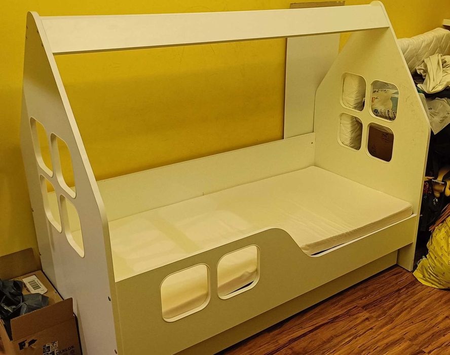 Łóżeczko dziecięce z materacem