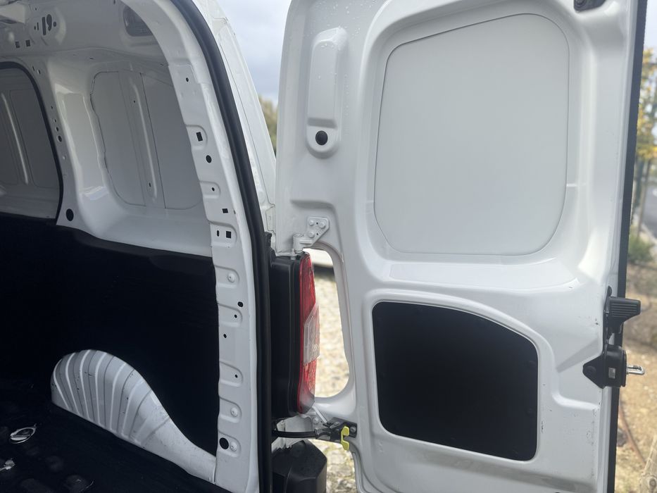 Peugeot Partner 1.5 HDI 2022  **NACIONAL**6 veloc. preco P/ Comercio