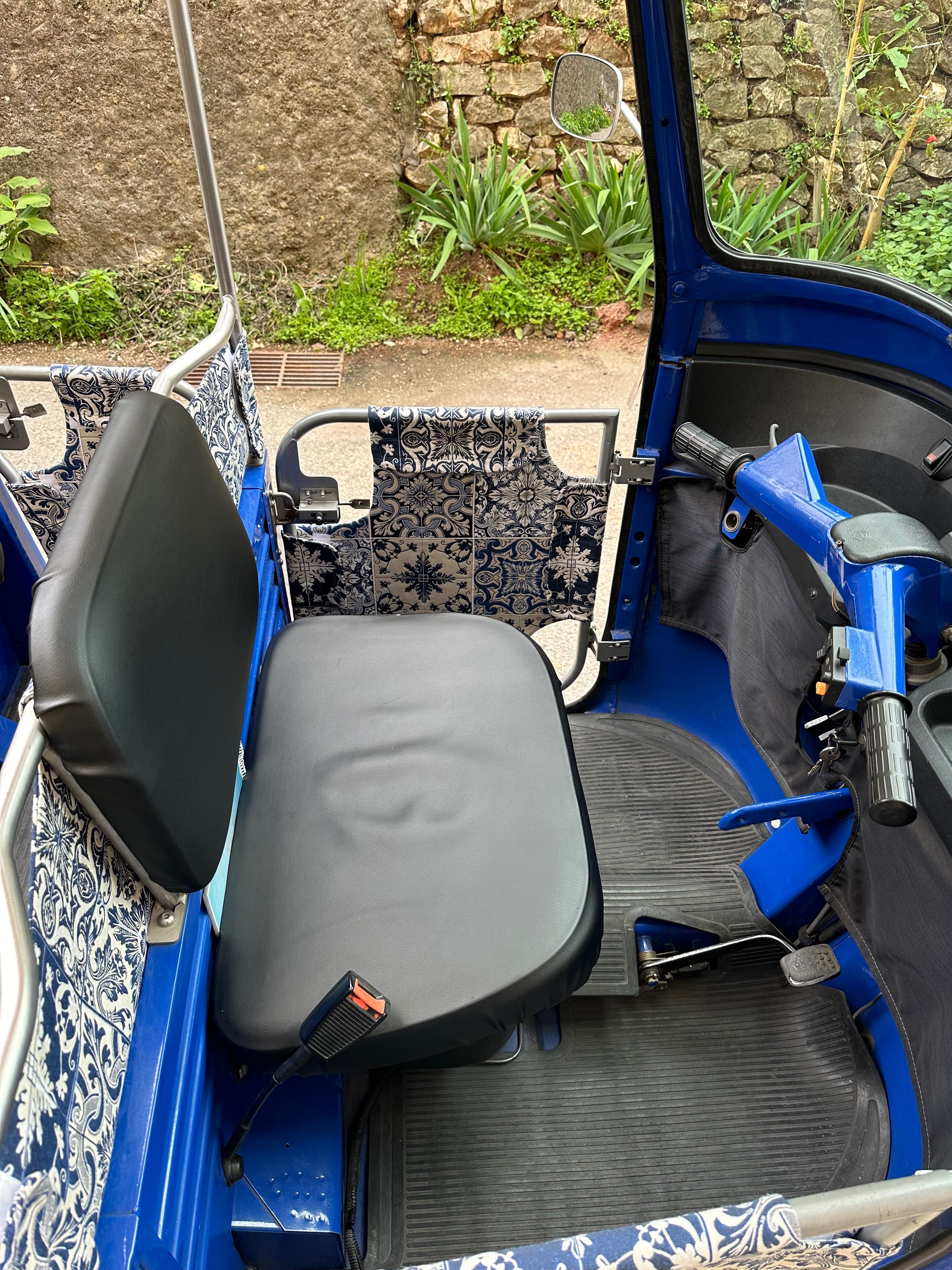 Tuk Tuk Piaggio Ape Celesino 200 “Micróbio” – Charme sobre três rodas!