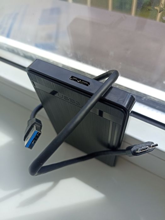 Dysk twardy zewnętrzny HDD 750 GB stan bdb.