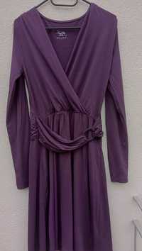 Piękna koktajlowa fioletowa sukienka z długim rękawem.95% wiskozy.