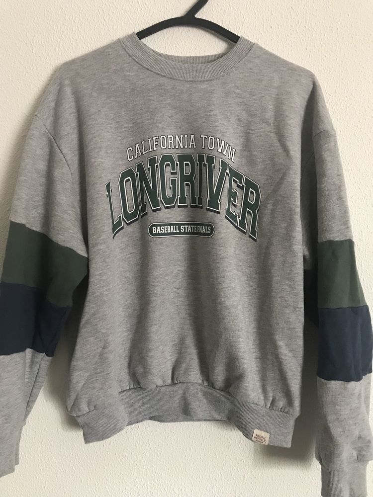 sweat bershka M ; pull and bear XS