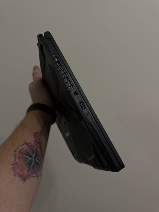 Топовий ігровий ноутбук MSI True Gaming у стані нового