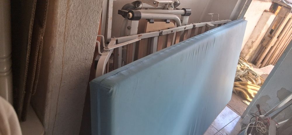 Cama articulada desmontada