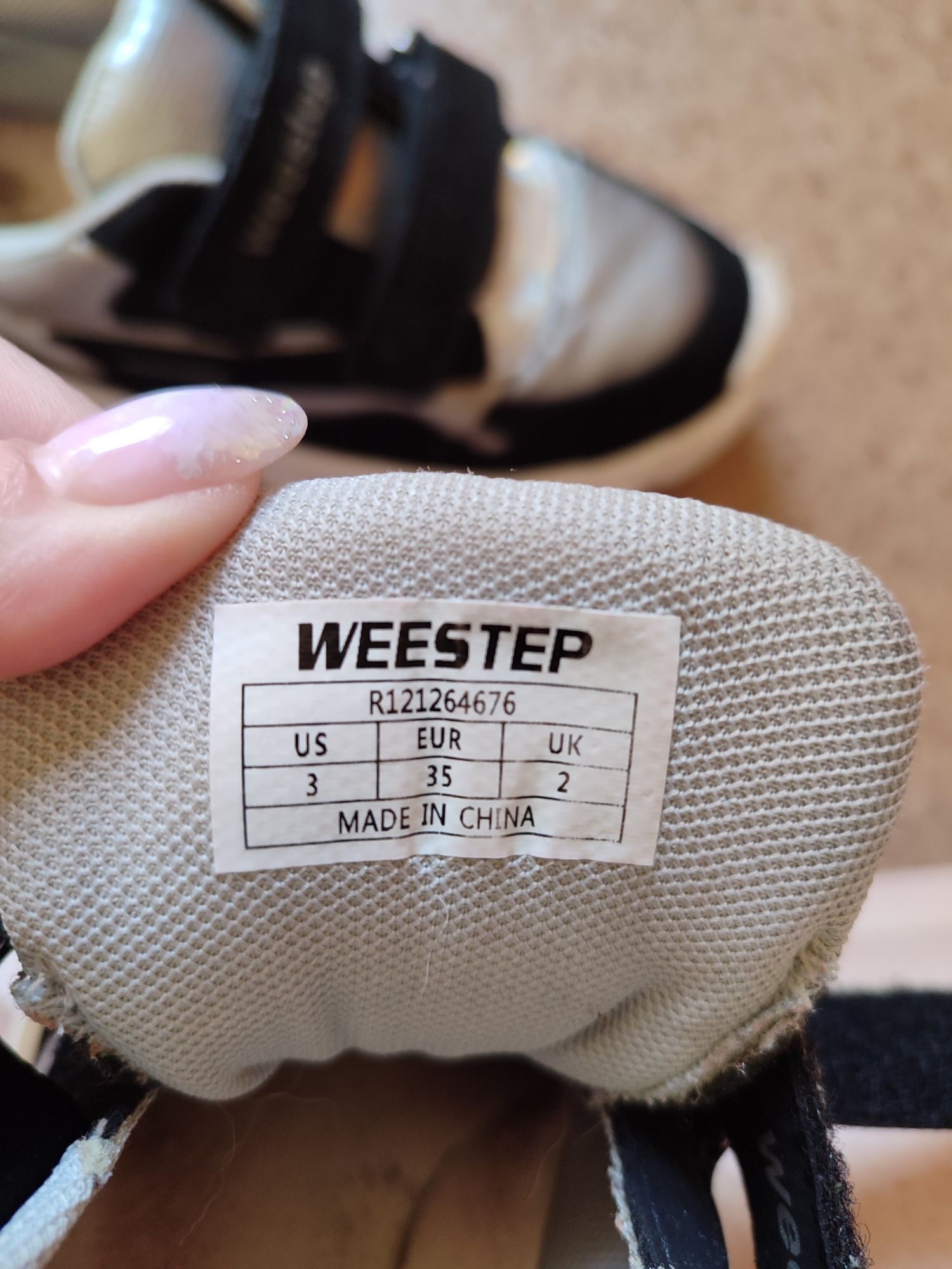 Продам детские кроссовки р.35 фирмы Weestep