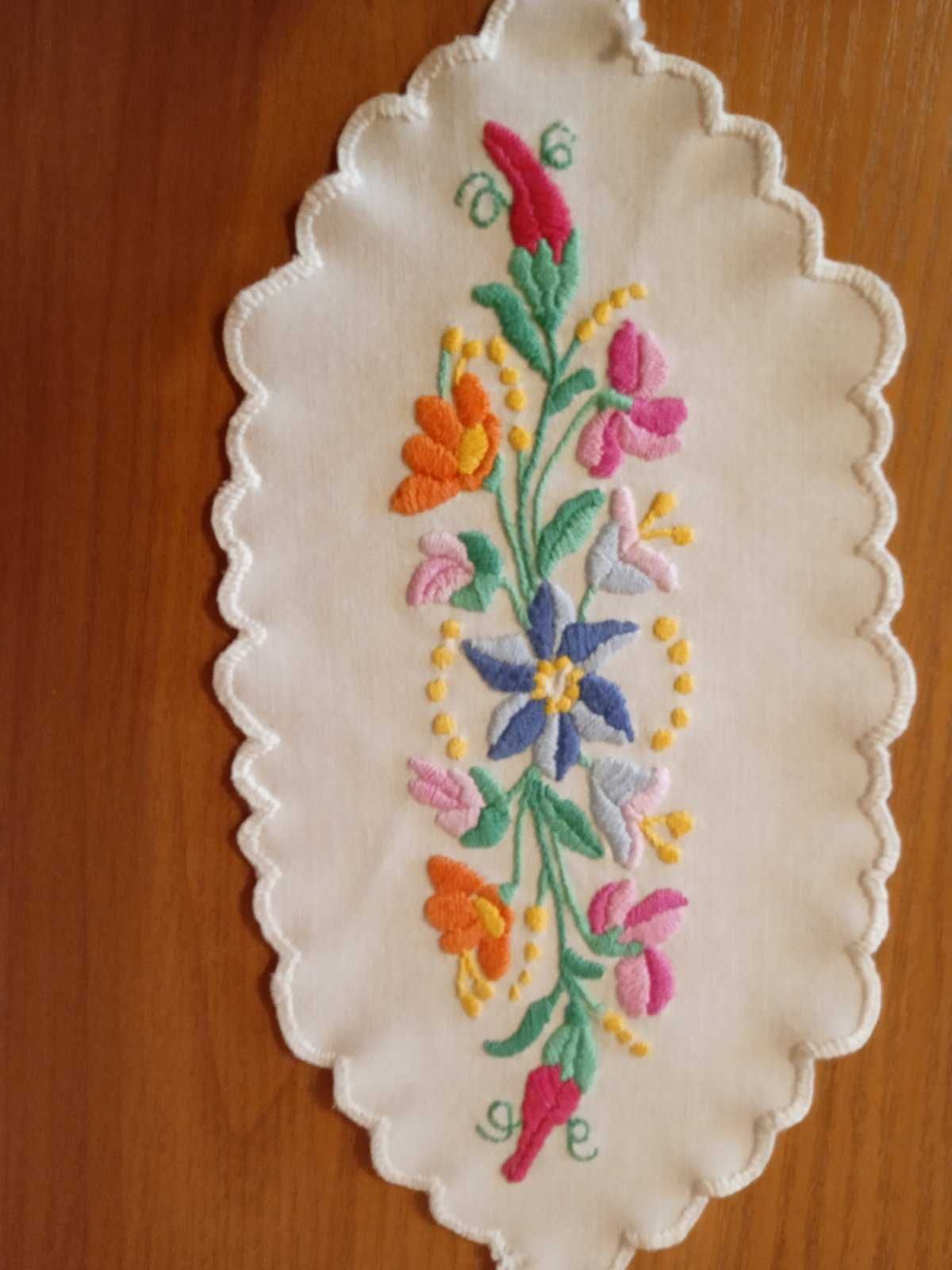 Серветка вишита двустороння гладь