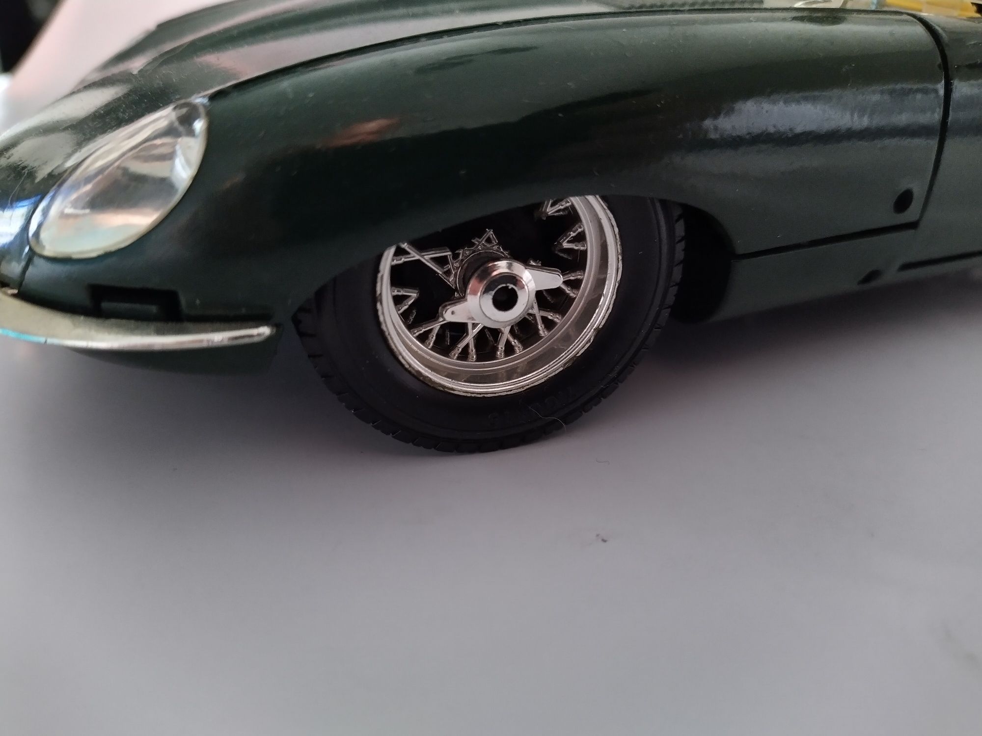 Jaguar E type cabrio bburago burago Skala 1:18
