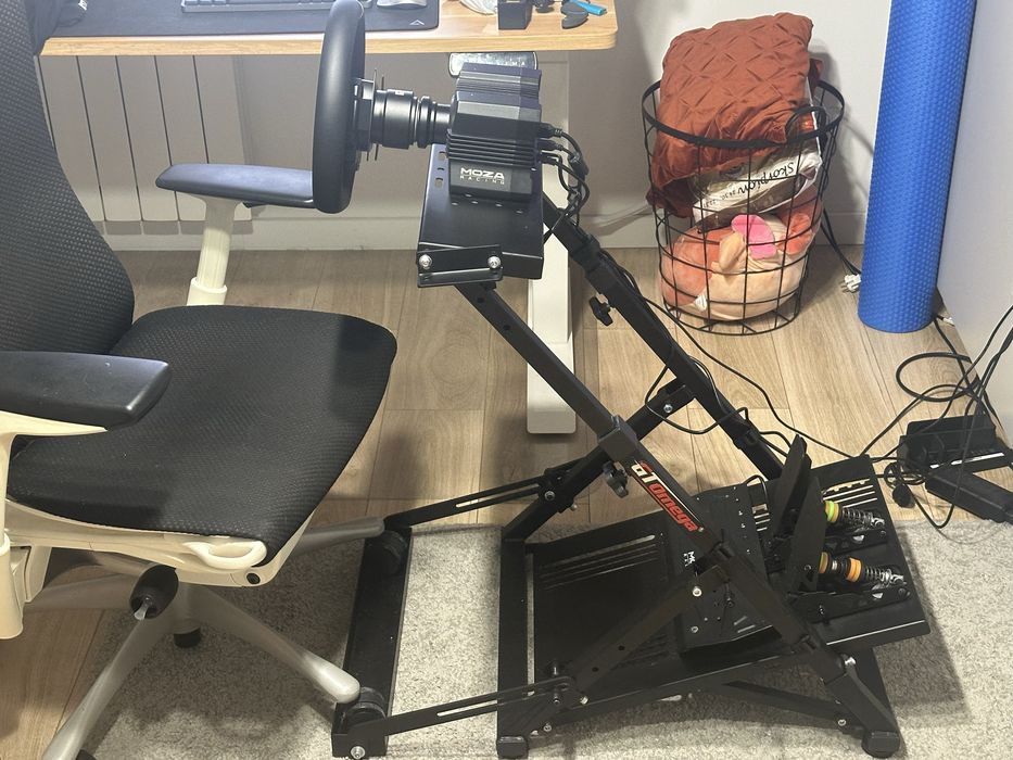 Stojak na kierownicę GT Omega PRO (Sprzedawany jest tylko kokpit)