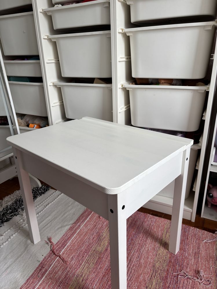 Secretaria de crianca +cadeira