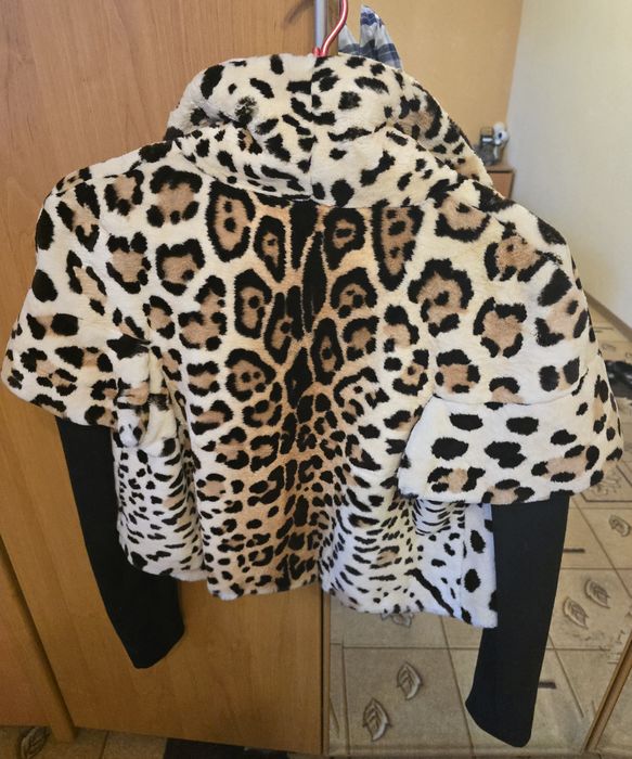 Срочно!!!Жилет натуральный мех,рукава отстегивается