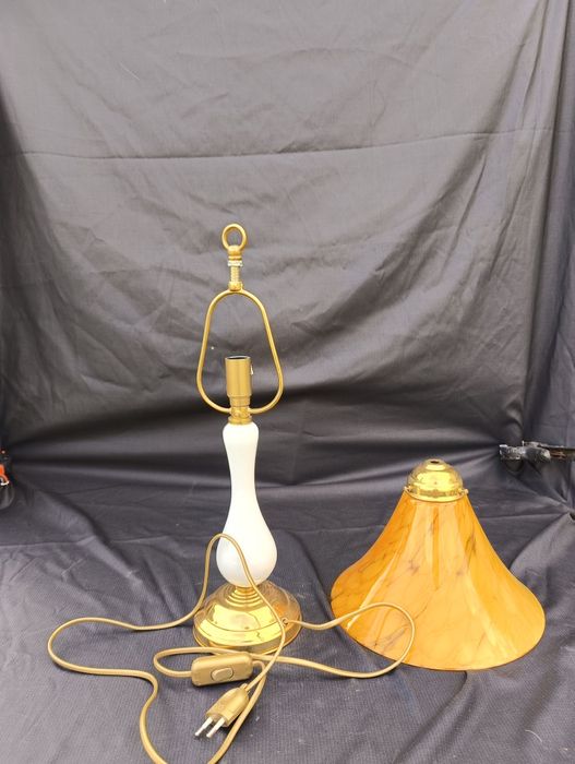 Stylowa lampka na ceramiczno stalowej podstawie