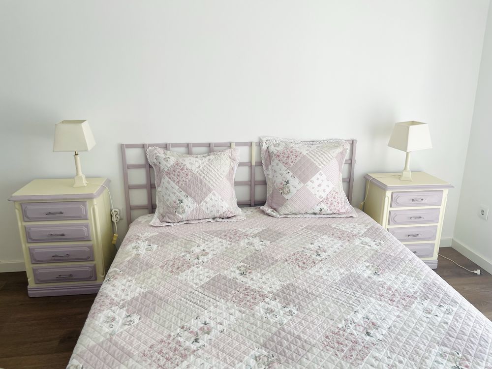Vendo comoda + 2 mesas de cabeceira + espelho