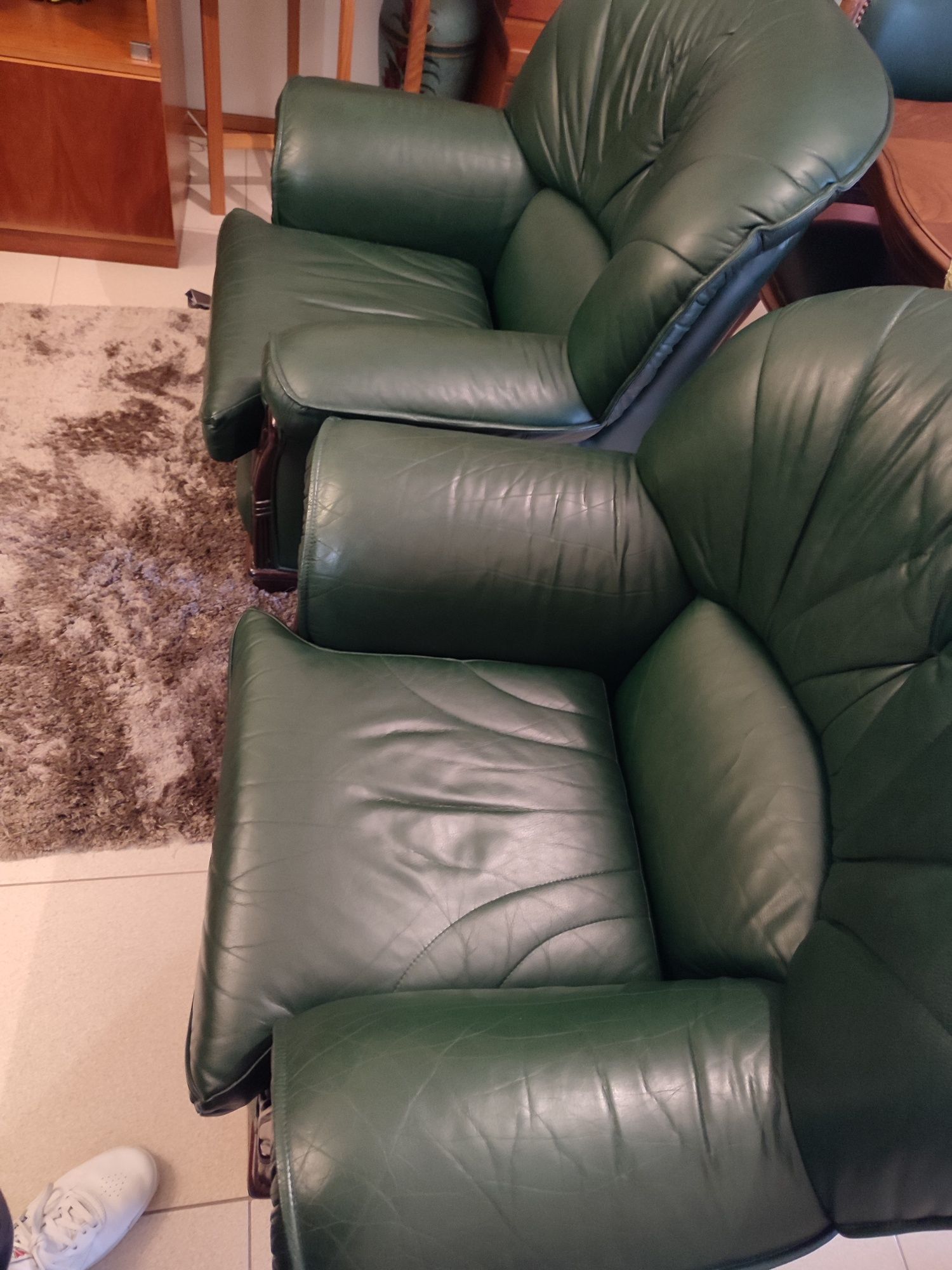 Conjunto de sofás em pele