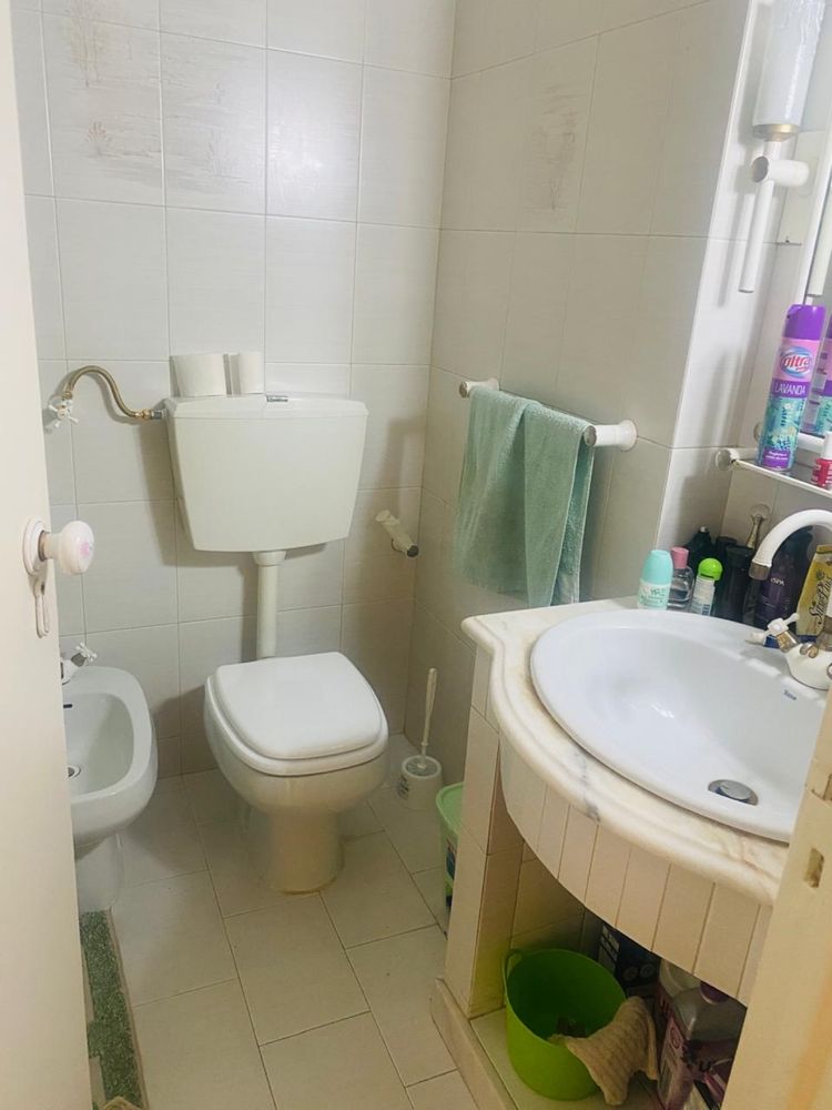 Quarto partilhado para Senhora á 5 minutos da estação de Queluz