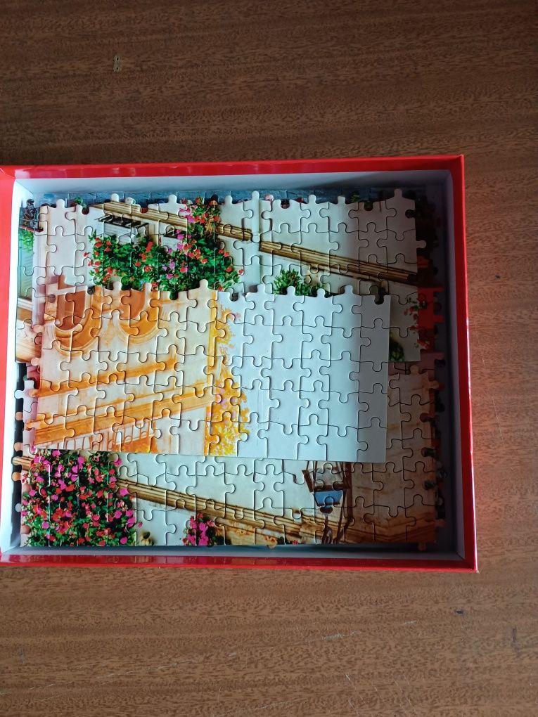 Puzzle ułożone 1000 elementów