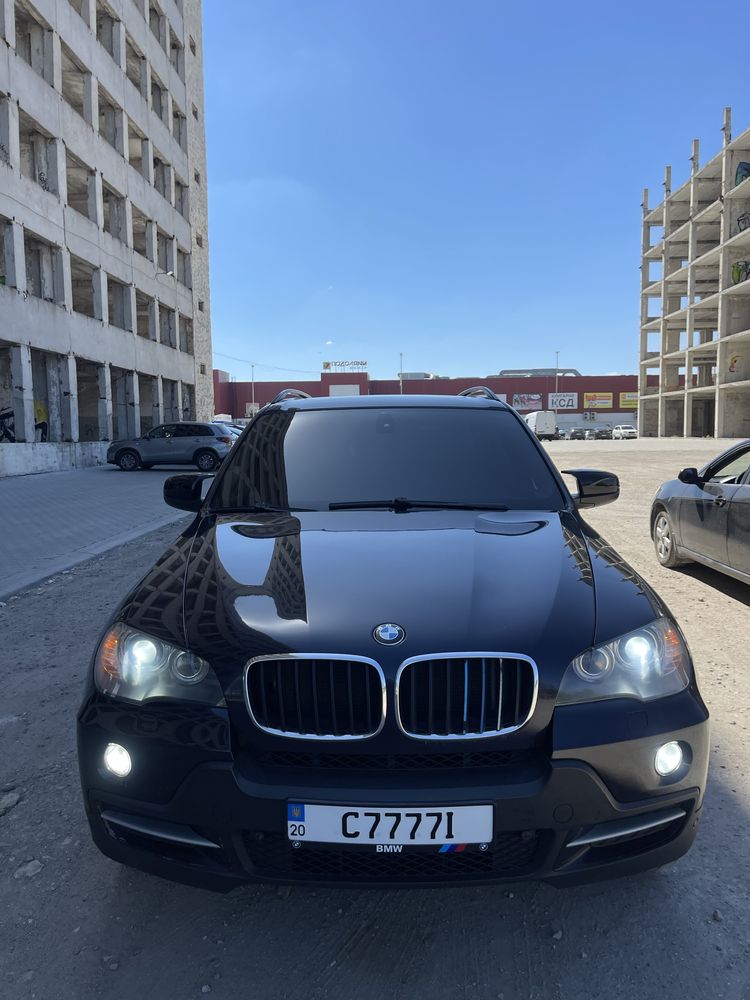 Автомобіль BMW X5 E70