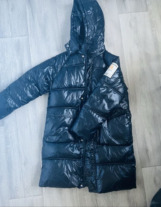 Зимова куртка на дівчинку