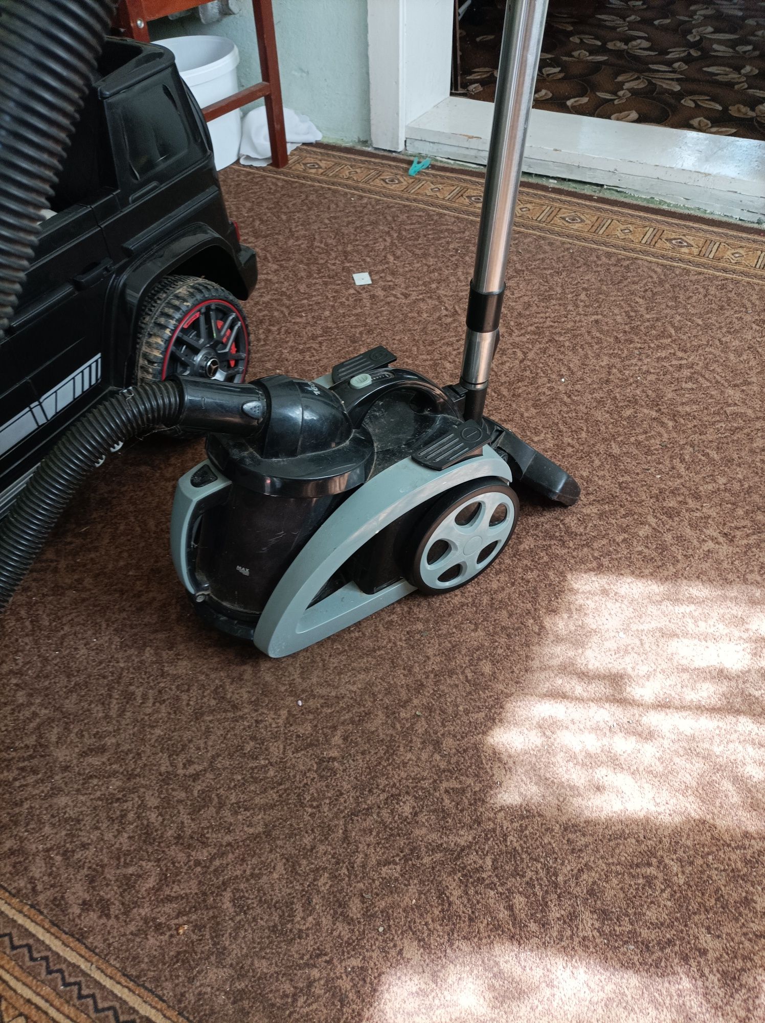 Пилосос контейнерний 1600w