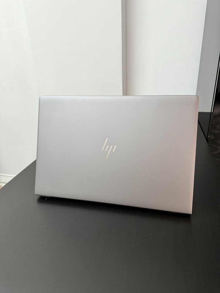 HP Zbook 15U G5; I7; Radeon