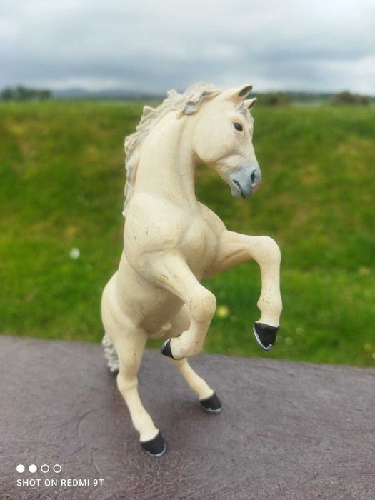 Лошади белая и черная Papo лот