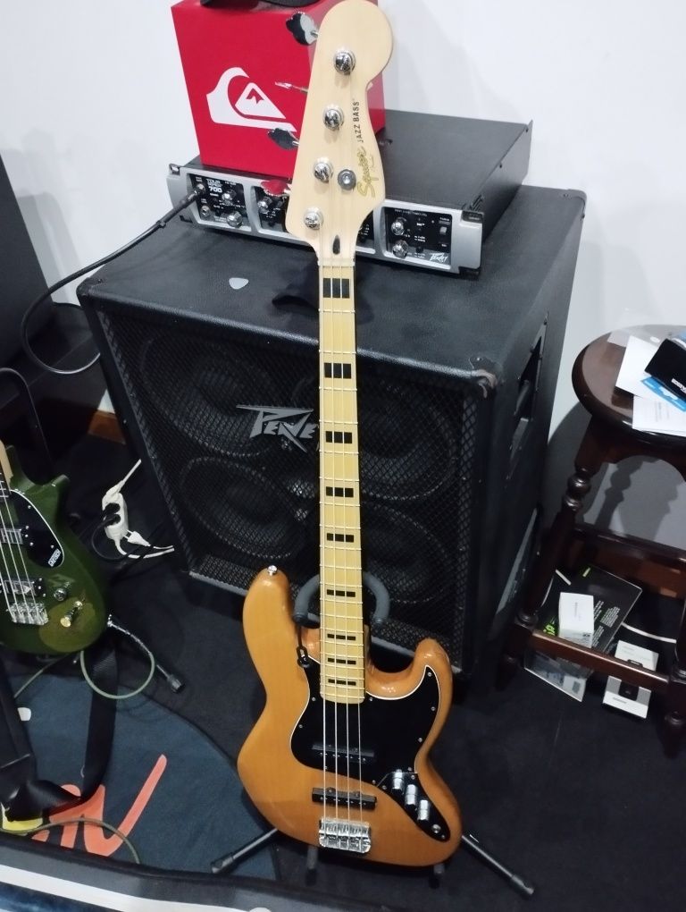 Baixo fender Squier jazz (com pick Ups Seymour Duncan)