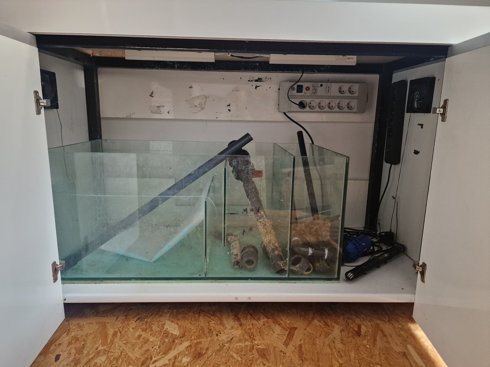 Szafka ze stelażem pod akwarium morskie o wymiarach 130x60 + sump