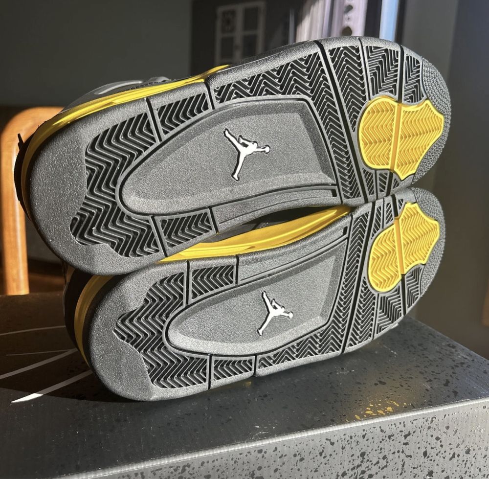 Nike Air Jordan 4 retro yellow thunder