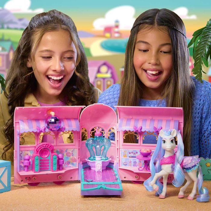 Набір Дикі Гриви Трейлер Wild Manes Perla's Clubhouse Trailer Playset