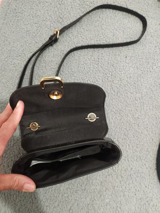 Mala pequenina feminina.