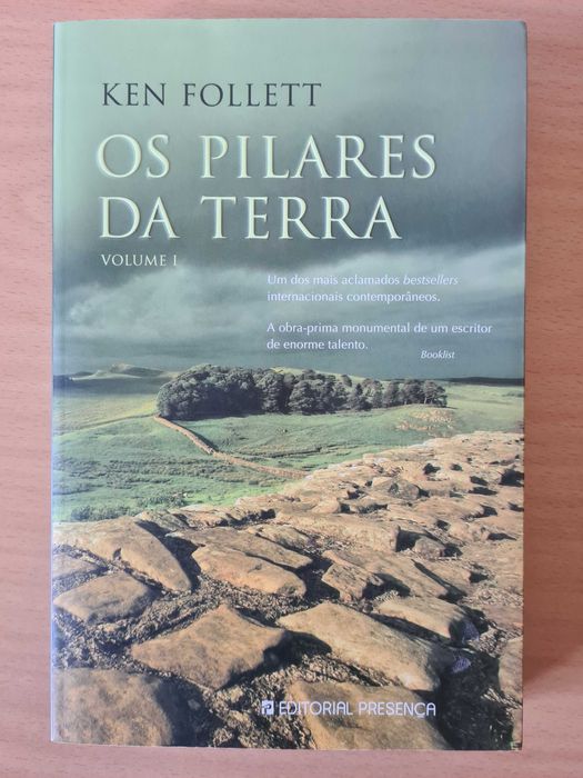 Livro "Os Pilares da Terra - Volume I" de Ken Follett