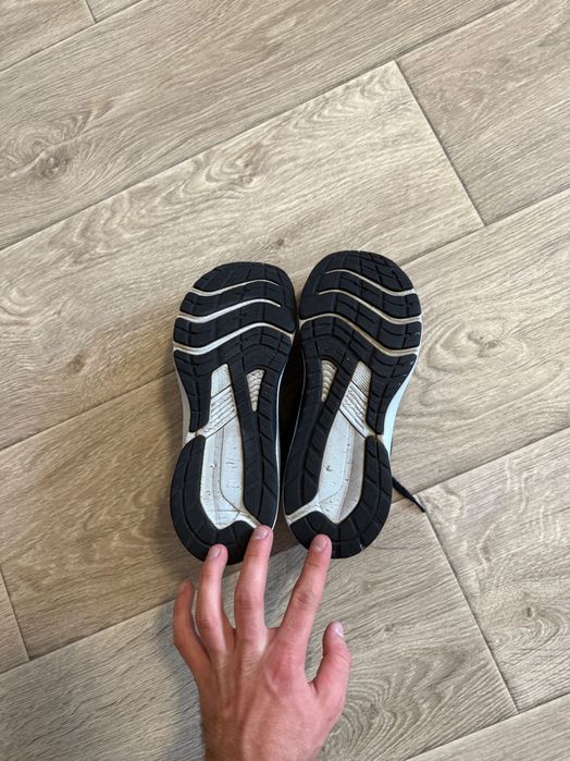 Кросівки asics для зала
