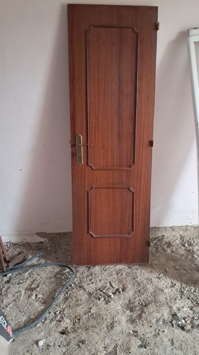 Porta com tranca funcional