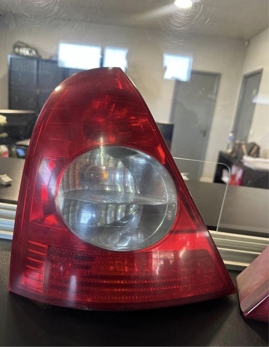 Farolins traseiros direito /esquerdo renault clio 2 ano 2002