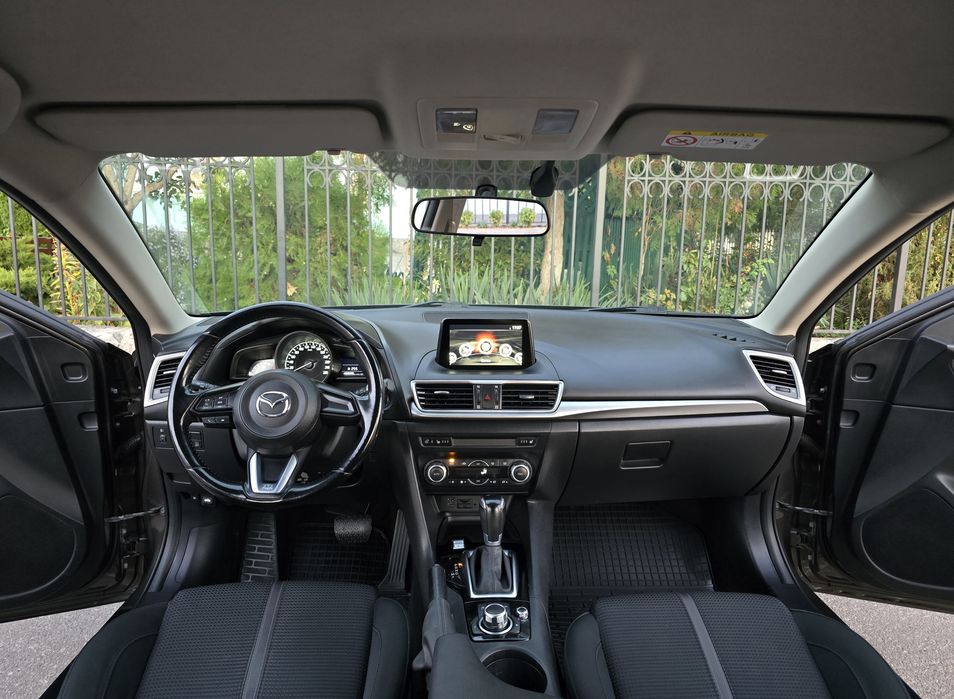 Продам свою Mazda 3 1.5л - 2017г ( ОФИЦИАЛЬНАЯ )