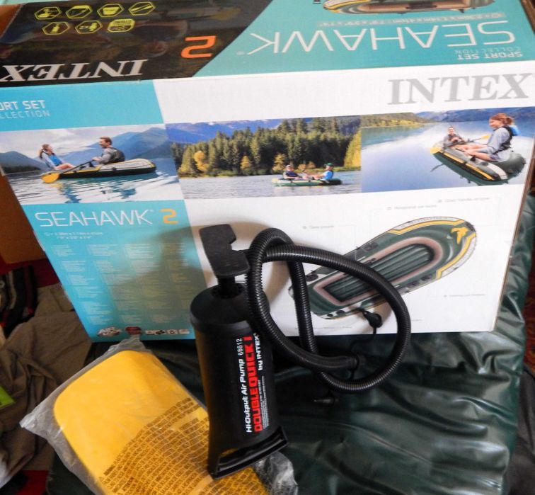 Двомісний надувний човен Intex / Надувна лодка Intex + весла + насос