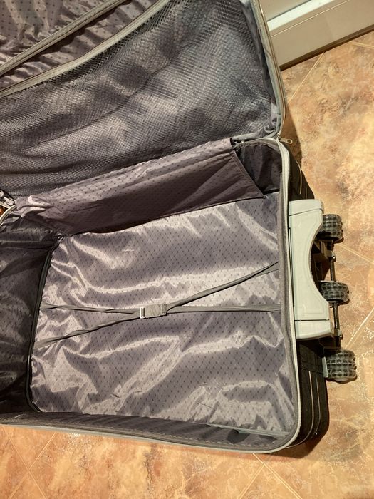 Mala grande de viagem de porão em bom estado