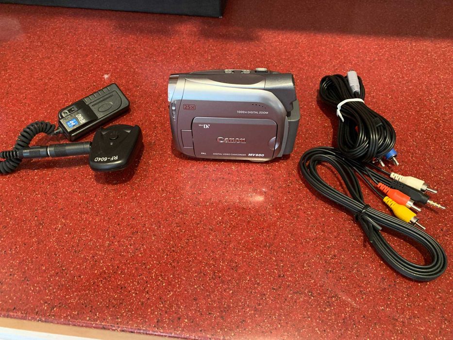 камера Canon MV950