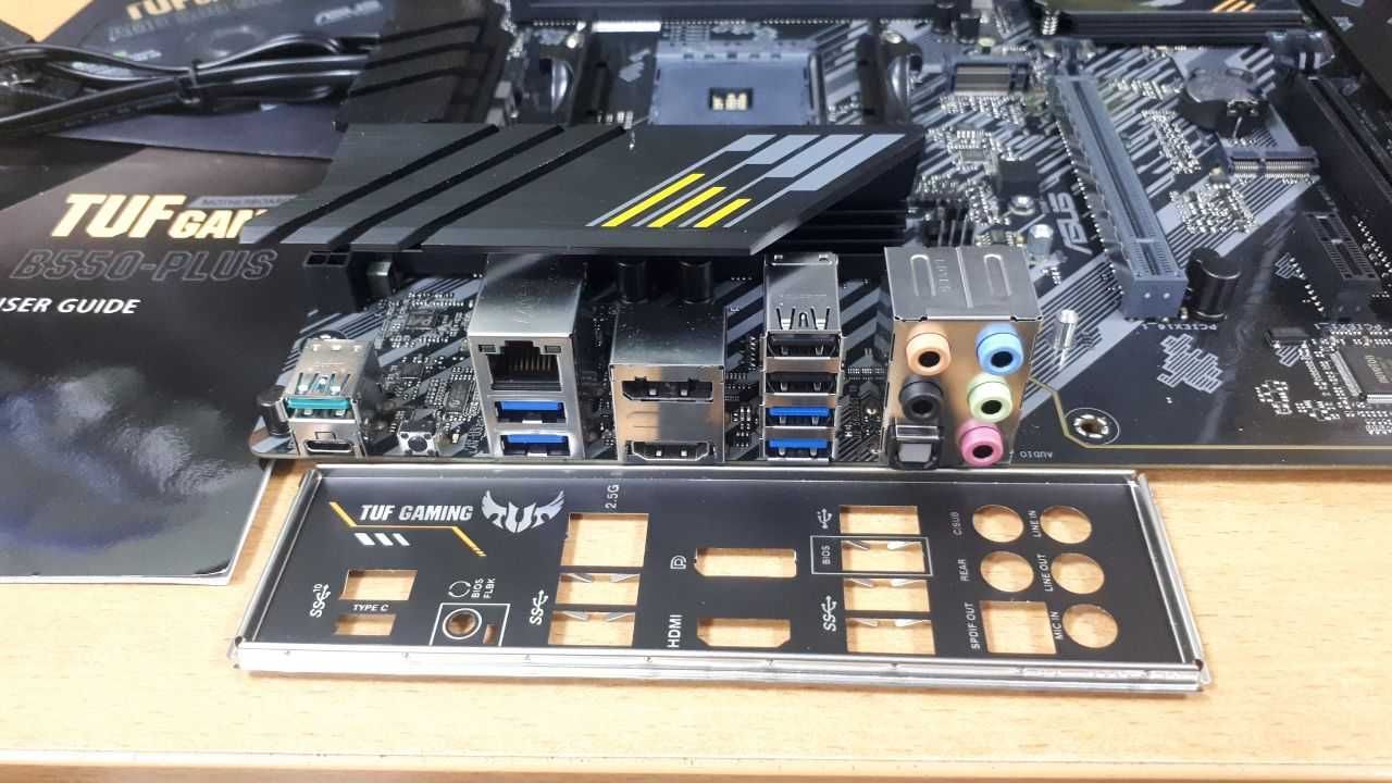 Материнська плата ASUS TUF GAMING B550-PLUS