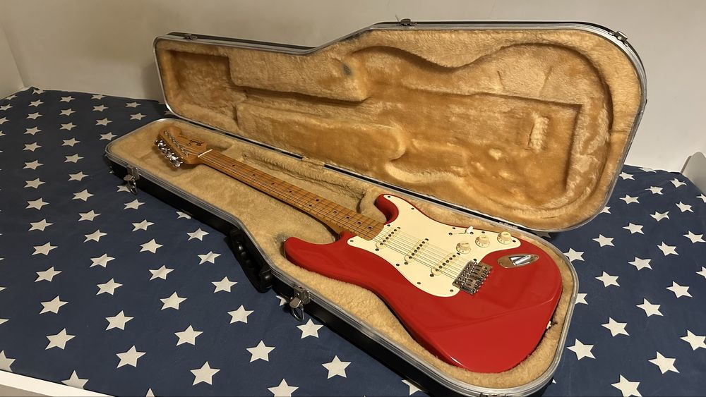 Fender Stratocaster (Torino Red, 1995)