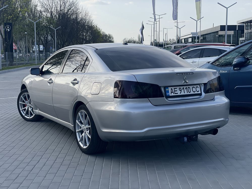 Продам Mitsubishi Galant  2011 год