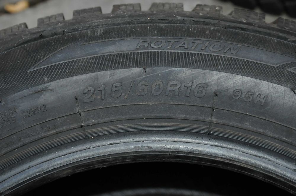 Opony zimowe 215/60R16