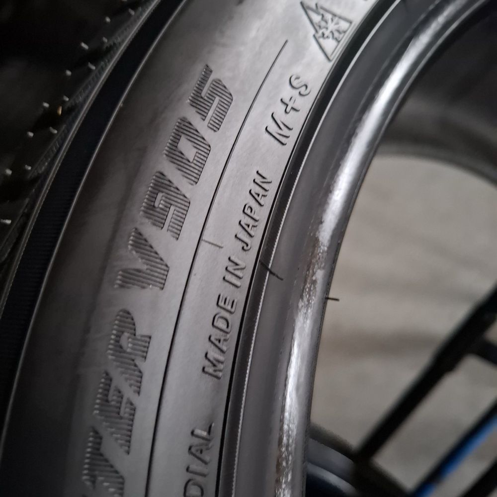 255/40/19 R19 Yokohama BluEarth V905 4шт нові зима