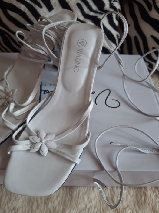 VIAUNO __ BIAŁE SANDAŁY __ Espadryle__ 37