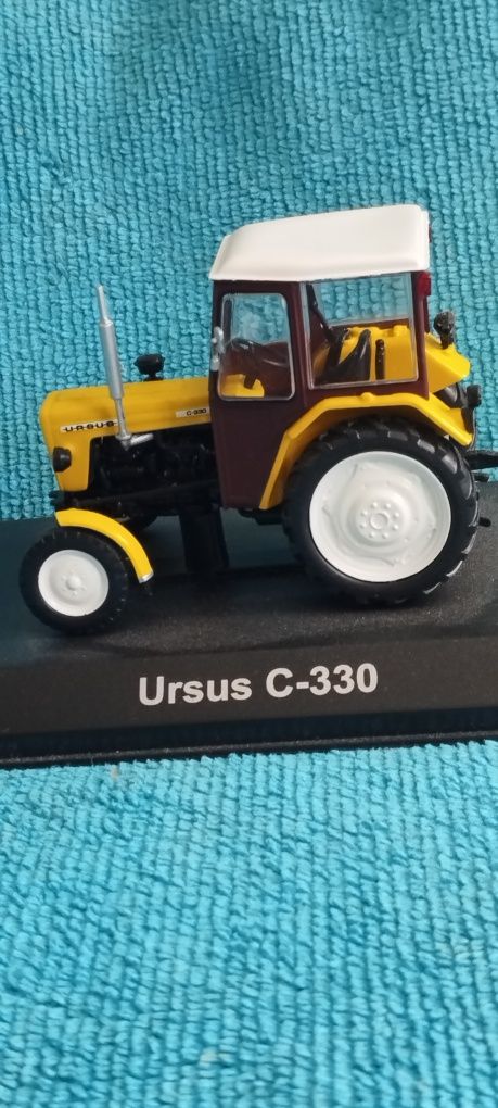 Dwa traktory modele w skali 1:43 traktor C-330 i Lanz Bulldog