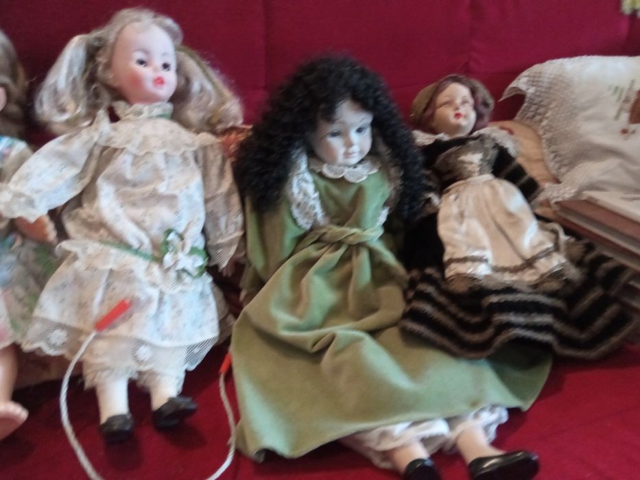 Lote de bonecas variadas