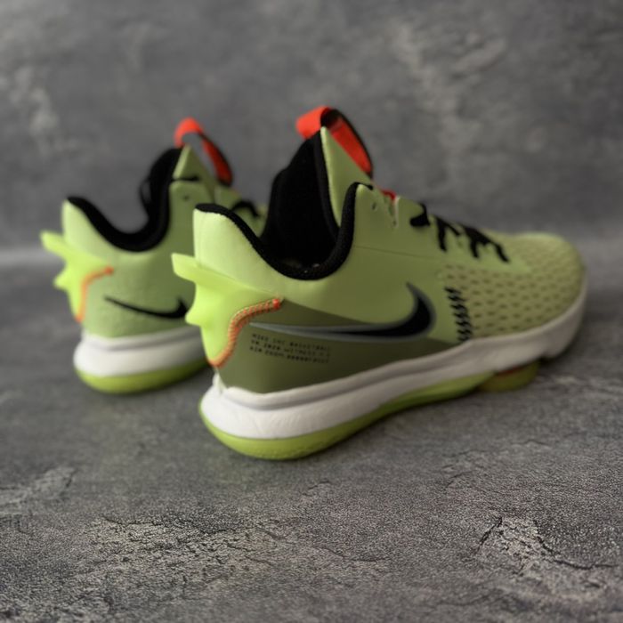 Баскетбольні кросівки Nike lebron волейбольні кросівки розмір 41-45