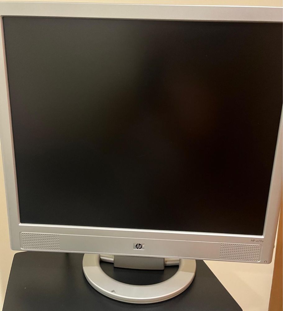 Computador HP Pavilion W5340 com monitor, teclado e rato