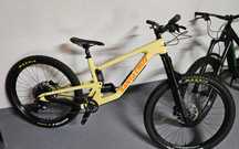 # NOWY Santa Cruz Nomad 6 C MX R-kit Gloss Marigold Yellow Rozmiar L #