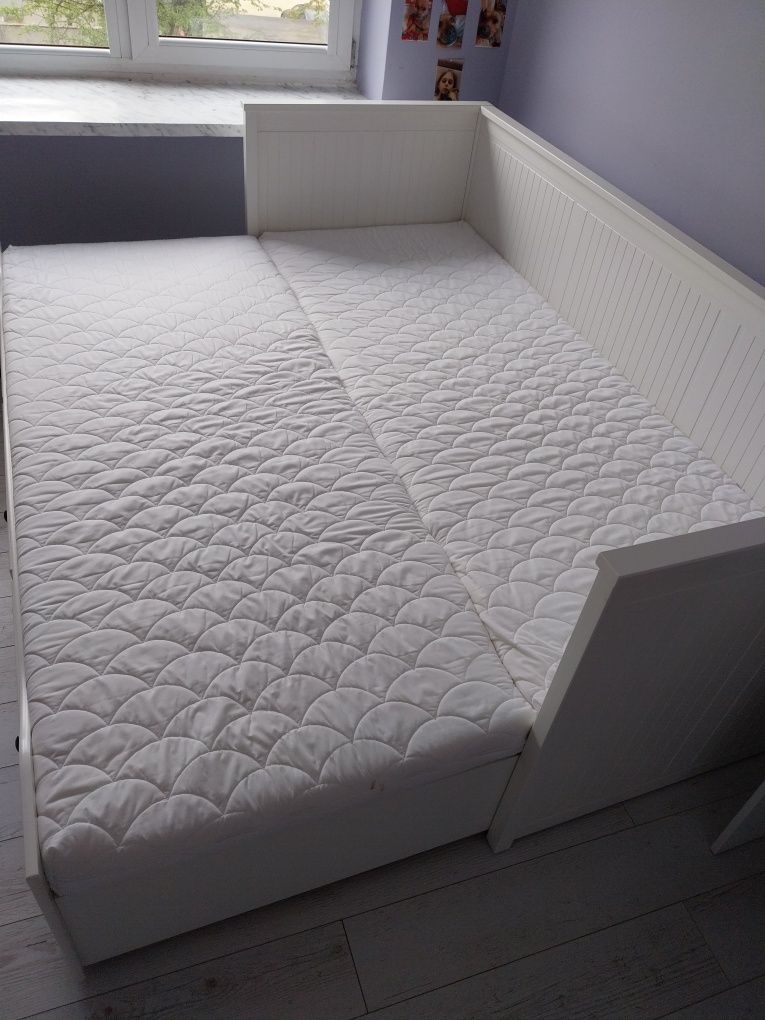 Białe Drewniane łóżko Ikea Hemnes
