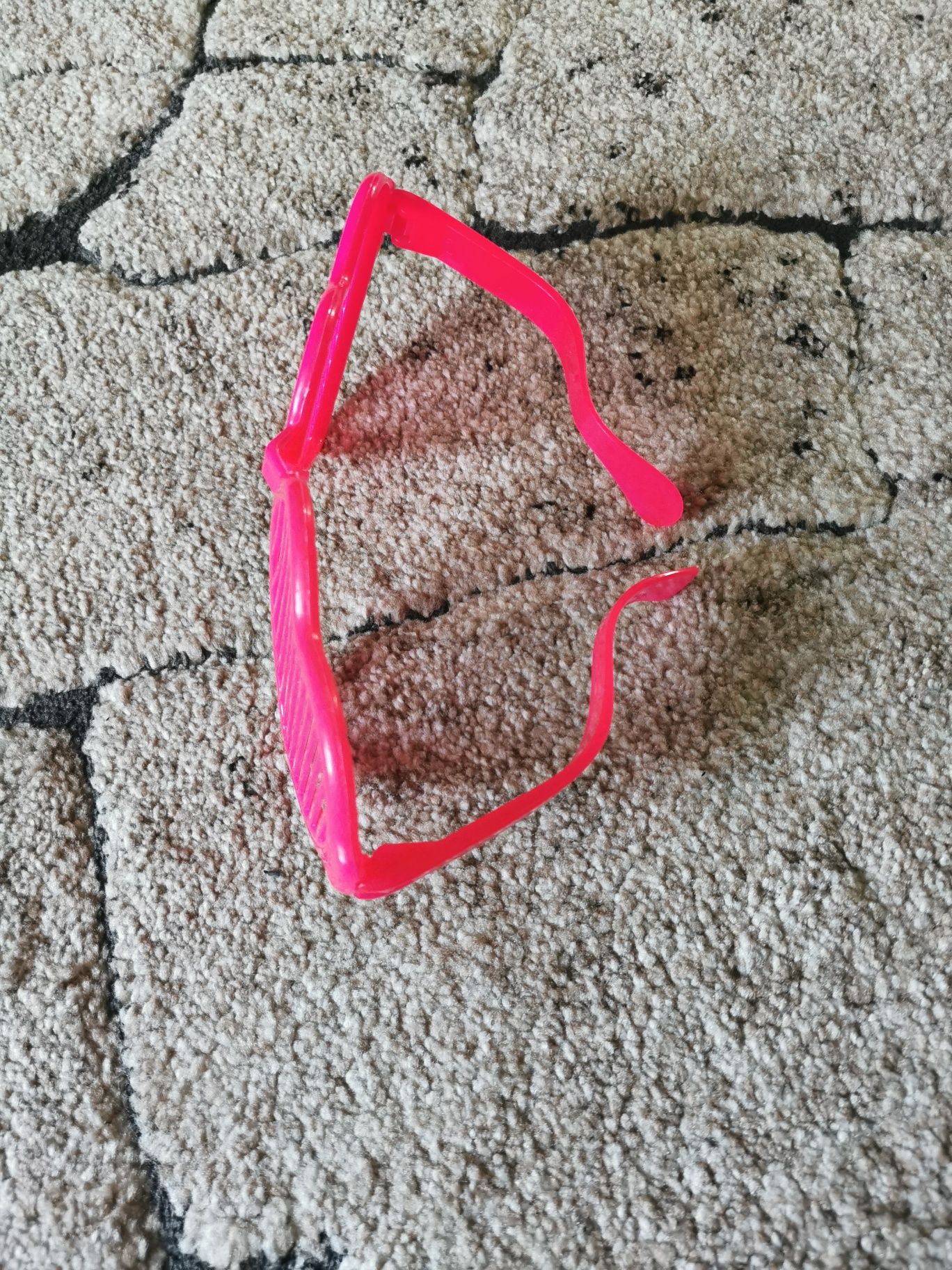 Różowe okulary szer. 25 cm